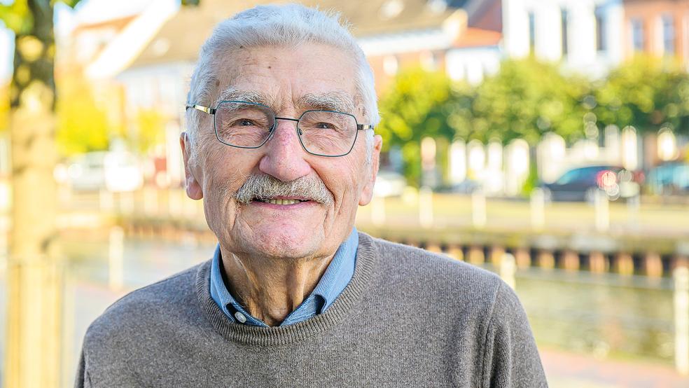 Heinz Gierth wuchs in Weener auf und war oft am Hafen unterwegs. Nun kehrte er mit 100 Jahren dorthin zurück.  © Foto: Bruins