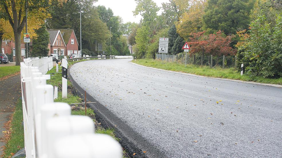 Die erste Asphaltschicht im Streckenabschnitt 4 ist bereits aufgetragen.  © Foto: Busemann