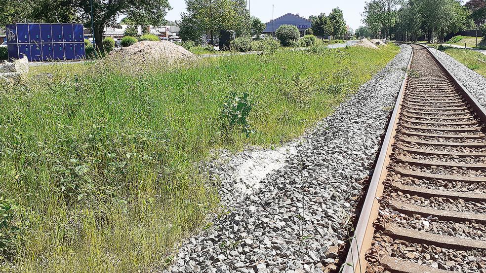 Hier soll der Bahnhaltepunkt in Bunde entstehen. Wann die Arbeiten dafür beginnen, steht noch nicht fest.  © Archivfoto: Berents