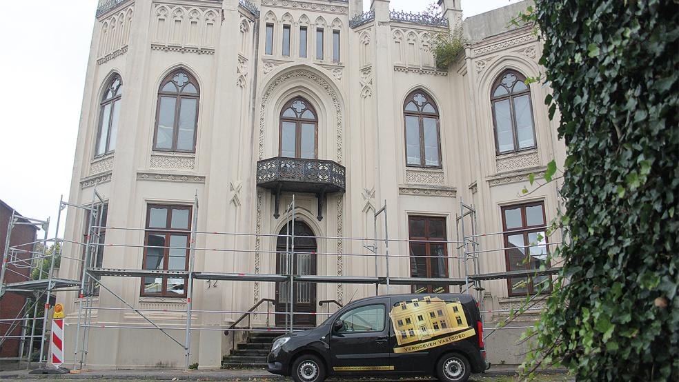 Für die Sanierung der Fassade der »Bärchen-Villa« wurde bereits ein Baugerüst aufgestellt.  © Foto: Busemann