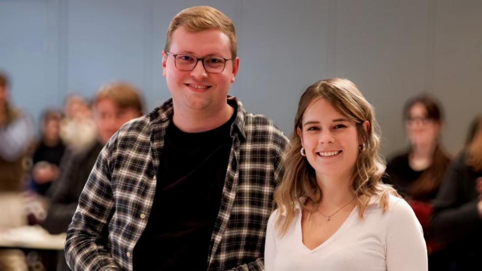 Jarno Behrens aus Leer und Ronja Laemmerhirt bilden die neue Doppelspitze der Jusos in Niedersachsen.  © Juso-Landesverband