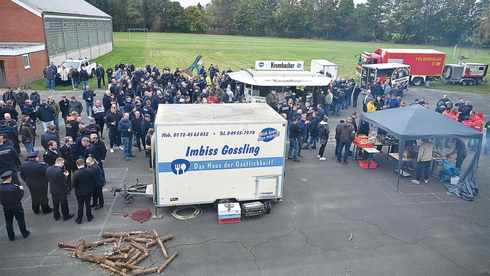 Hunderte Teilnehmer waren zur Feier in Brinkum gekommen.  © Foto: Landkreis Leer