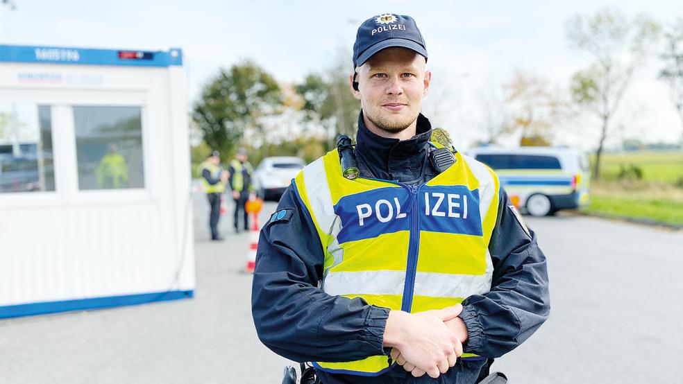 Polizeikommissar Meyer aus Bremen ist tageweise als MKÜ-Gruppenführer für die vorübergehend wiedereingeführten Binnengrenzkontrollen in Bunderneuland stationiert.  © Fotos: Kuper