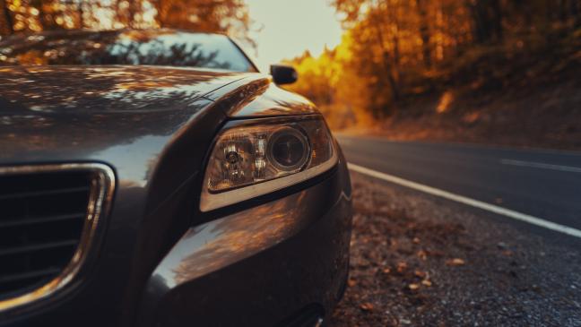 Mit Volvo gegen Baum in Weener