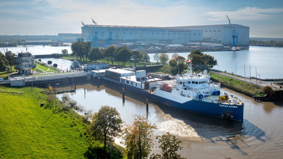 Teile der ersten seit vielen Jahren in Deutschland gefertige Konverterplattform haben jetzt die Meyer Werft in Papenburg verlassen. © Meyer Werft