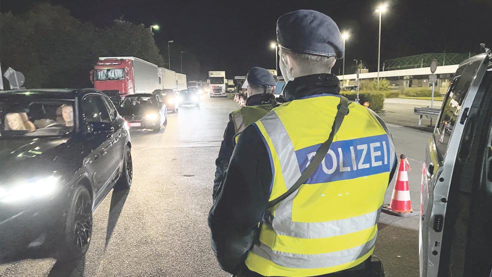 Bundespolizisten der MKÜ (Mobile Kontroll- und Überwachungseinheit) in Bunderneuland kontrollieren seit dem 16. September 2024 Tag und Nacht den einreisenden Straßenverkehr.<br />  © Foto: Kuper