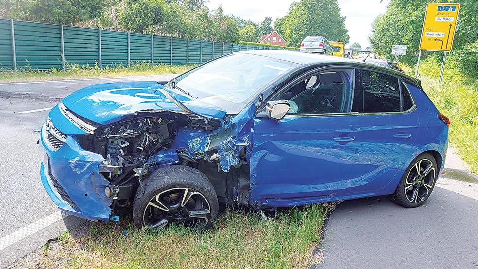 Einer von 28 Unfällen mit Verletzten auf der Rheiderlandstraße im vergangenen Jahr: Eine 18-Jährige war mit ihrem Wagen in den Gegenverkehr geraten. Zwei Menschen wurden verletzt.  © Foto: NWM-TV