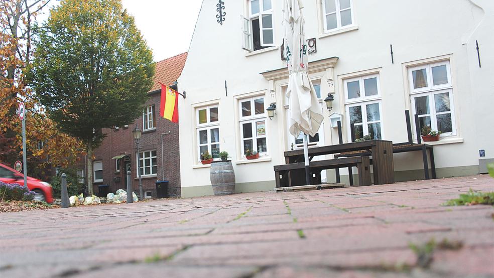 Vor der Tapas-Bar in Weener kommt es häufiger zu unschönen Szenen.  © Foto: Busemann