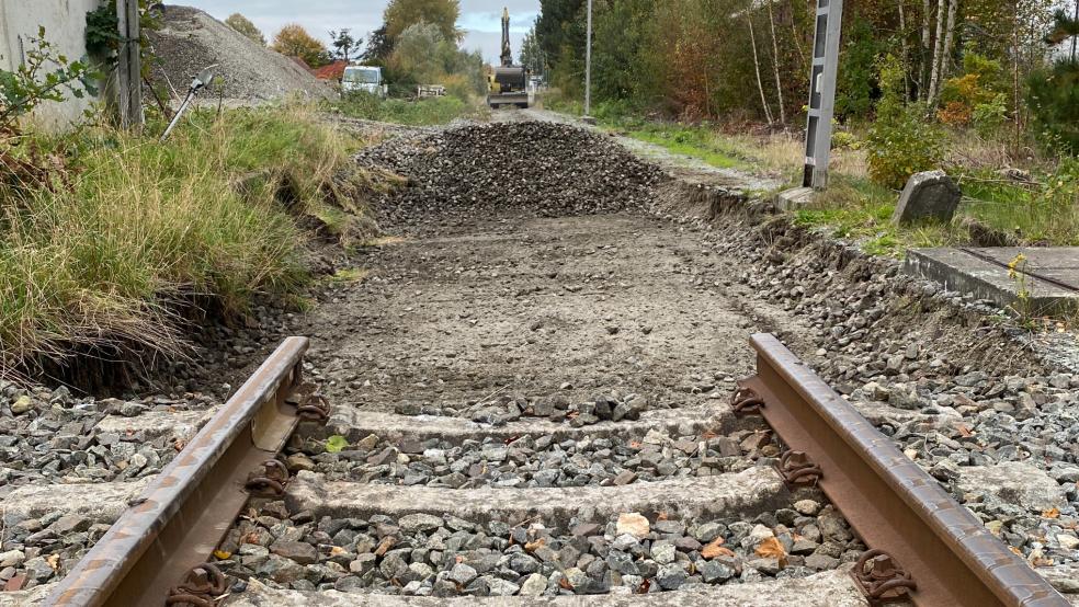 Gleis ins Nirgendwo. In Kürze soll nun mit dem Streckenbau zwischen Weener und Bunde begonnen werden. © Hanken