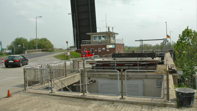 Stadtwerke sanieren Schleusenbrücke erst im Frühjahr