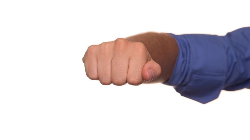 Bei Worten blieb es nicht bei einem handfesten Streit in Emden, schließlich schlug ein 38-Jähriger zu und würgte seinen Gegner auch. © Pixabay