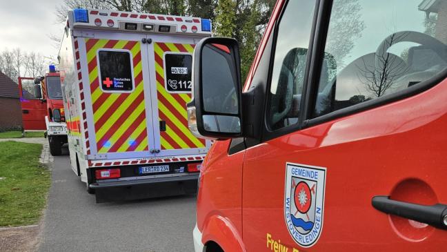 Patientin und Rettungsdienst stecken im Lift fest
