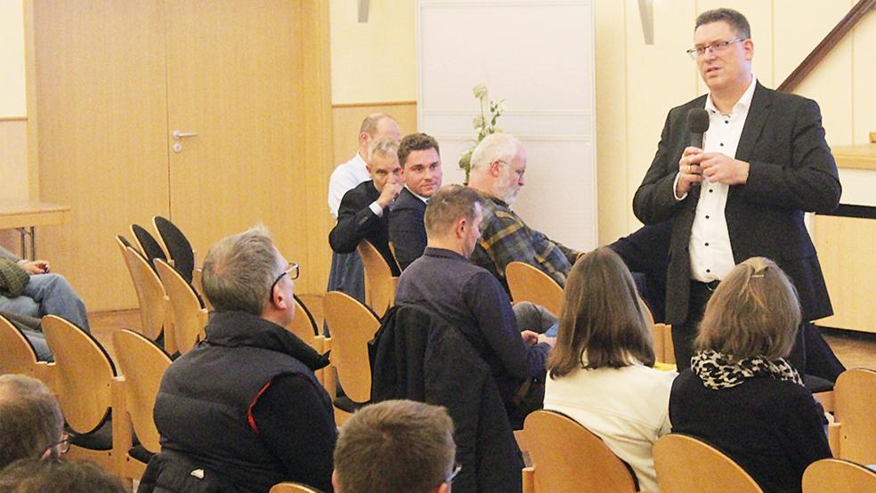 Thorsten Krekels, Geschäftsführer von Nobian Deutschland, stellte sich in der Bunder DGA den Fragen der Bürger­.  © Foto: Berents