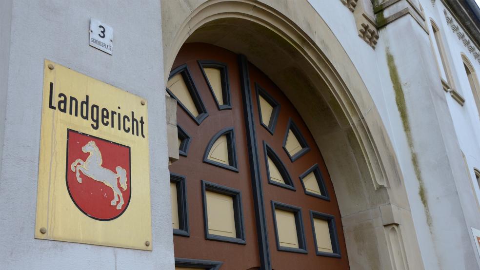 Vor dem Landgericht Aurich hat der Prozess gegen einen 48-Jährigen begonnen. Ihm wird schwerer sexueller Missbrauch eines Jungen vorgeworfen.  © Foto: Hanken