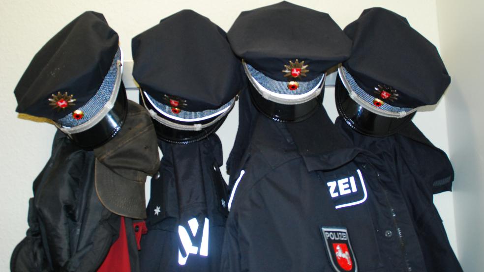 Die Polizei bittet Verkehrsteilnehmer, die Angaben zur gefährlichen Fahrweise eines 19-jährigen Emders auf der Autobahn 31 machen können, um eine Kontaktaufnahme. © Hanken (Symbolfoto)