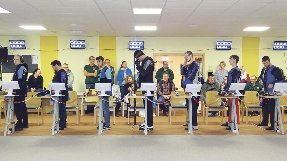 Sieben Teilnehmer kämpften im Finale der Luftgewehr-Disziplin um die Kreismeisterschaft. Austragungsort war das Schützenhaus in Loga.  © Foto: privat