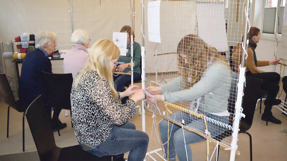 Die Projektgruppe »Aller.Land« hat das Sticken schonmal geübt .  © Foto: Landkreis Leer
