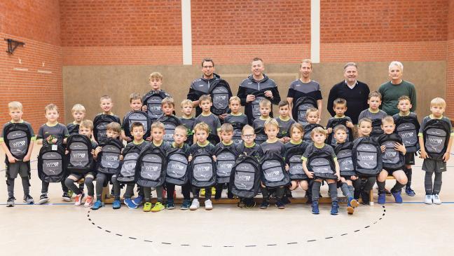 F-Jugend der JSG Holthusen/Stapelmoor erhält Sportrucksäcke