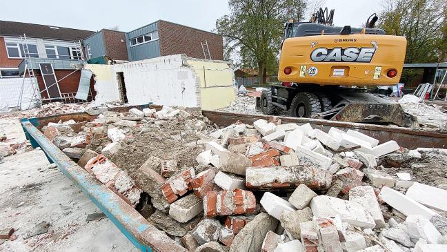 Großbaustelle auf dem Grundschulhof