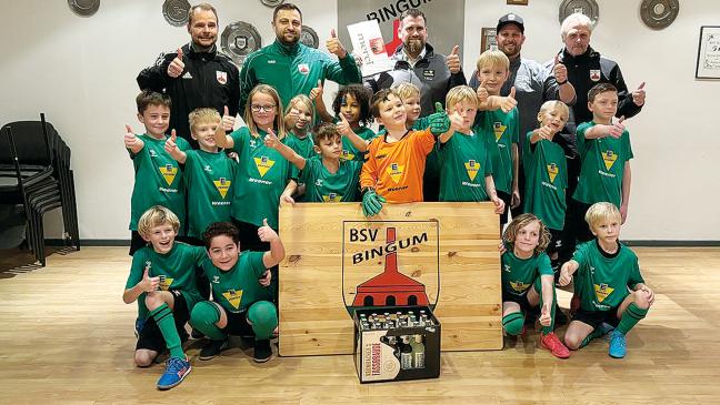 Neue Trikots für Bingumer F-Jugend kommen aus Weener