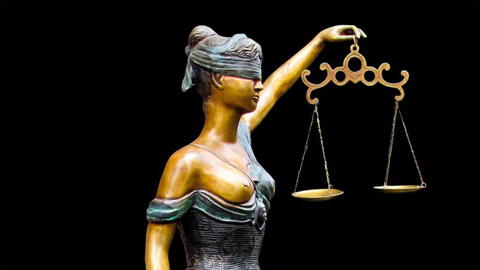 Die Waage der Justitia neigte sich bedrohlich zu Ungunsten des Angeklagten, der bereits 14 Mal wegen Gewalttaten verurteilt wurde. Jetzt droht im die Sicherheitsverwahrung.  © Foto: Pixabay