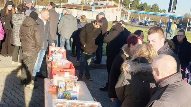 Holthuser Wehr und Unterstützer besuchen Weihnachtsmarkt in Hattingen