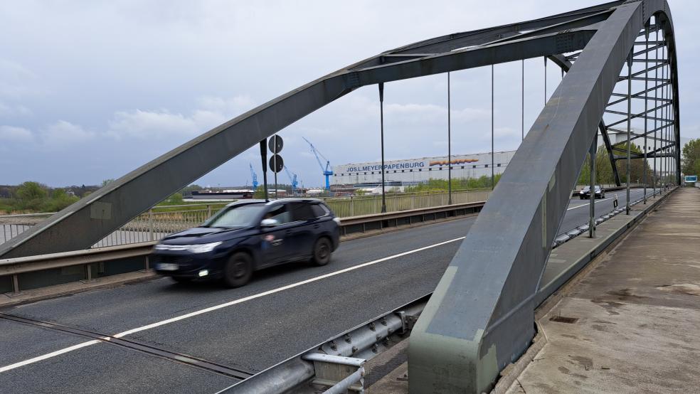 Um die 1968 errichtete Halter Emsbrücke vorerst ohne Lastbeschränkung weiter nutzen zu können, sind von August 2022 bis Oktober 2024 Sanierungs- und Erhaltungsmaßnahmen durchgeführt worden. © Szyska (Archiv)