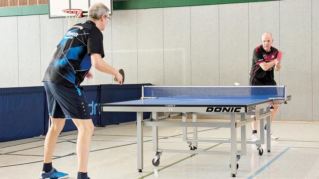 Götz Zechner im Duell der besten Tischtennis-Ostfriesen