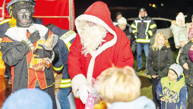 Nikolaus macht Station beim TuS Holthusen