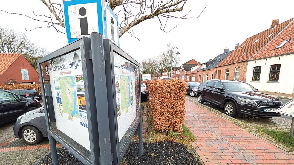 Der Schaukasten des Verkehrsvereins am Parkplatz gegenüber dem Café »Kuchenliebe« wird bald abgebaut.  © Foto: Szyska