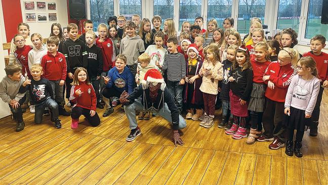 Weihnachtliche Stimmung bei der Kinderfeier des SV Ems Jemgum