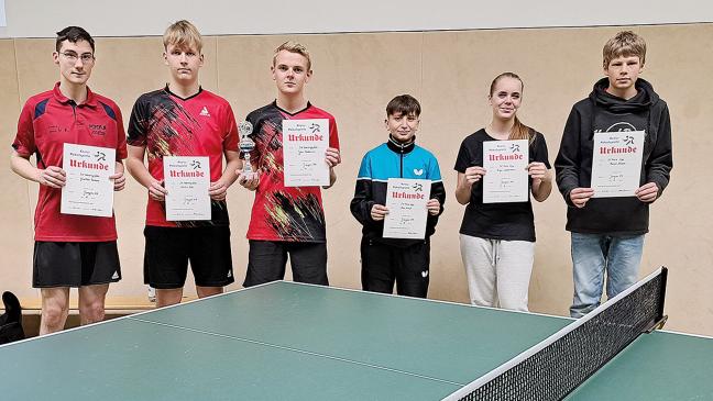 Drei Vereine siegen doppelt bei Kreispokalen im Tischtennis