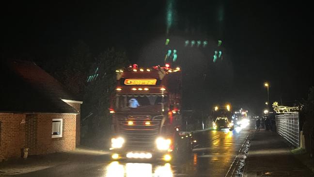 Weihnachtskonvoi: Lastwagen auf dem Weg durch Weener