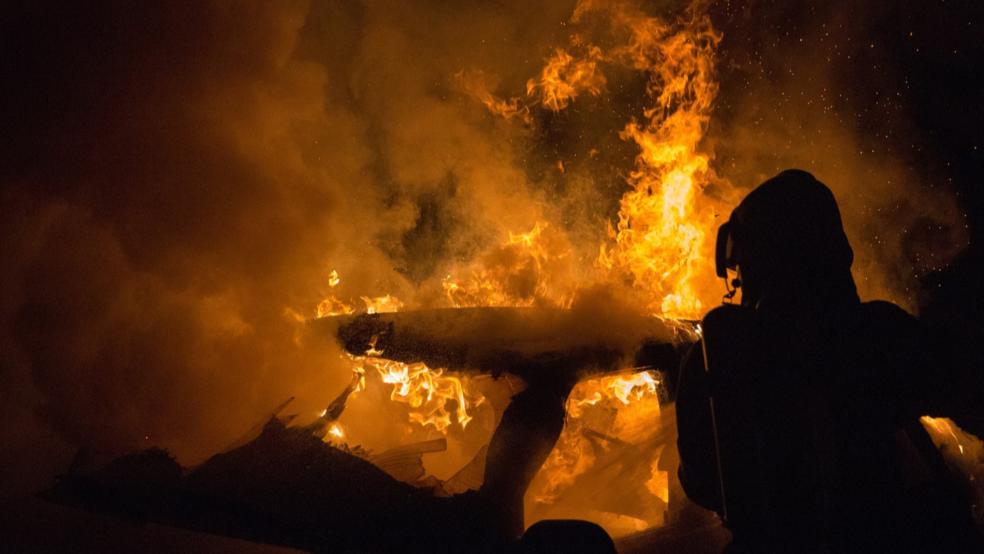 Bei einem Autobrand, hier ein Symbolfoto, war die Feuerwehr in der vergangenen Nacht gefordert. © Pixabay