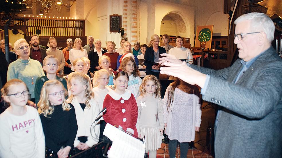 Ob klein oder groß, ob stimmgewaltig oder tonangebend: Jeder Chor und jeder Musiker war voller Freude bei der Sache. Zum Ende gab es noch einen gemeinsamen Auftritt und die besten Wünsche für das kommende Weihnachtsfest.  © Fotos: Himstedt 