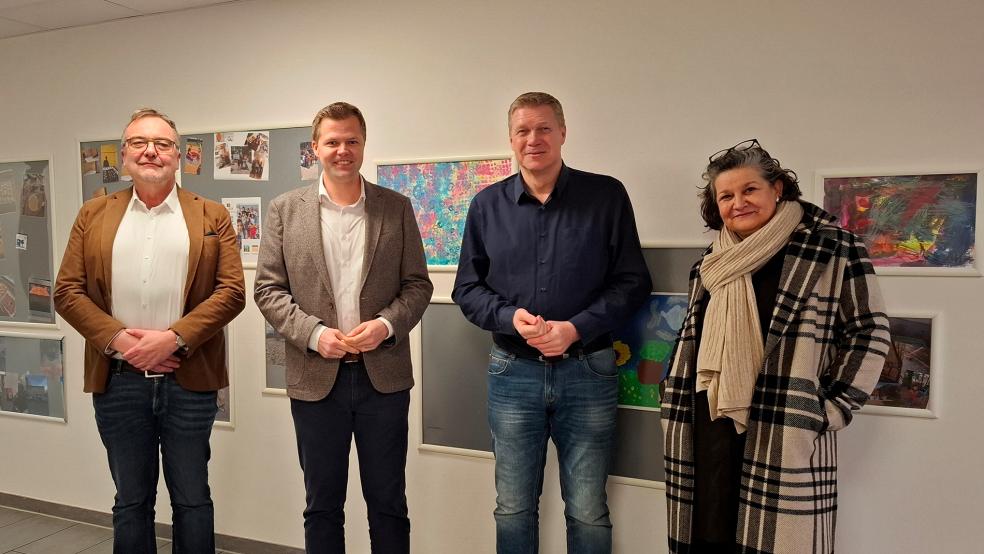 Im Gespräch: Heiko Höfelmann, Bereichsleitung Kinder und Jugend bei der Lebenshilfe Leer, die CDU-Landtagsabgeordneten Christian Fühner und Ulf Thiele sowie Meike Arends, Leiterin der staatlich anerkannten Tagesbildungsstätte der Lebenshilfe. <br />  © Foto: privat