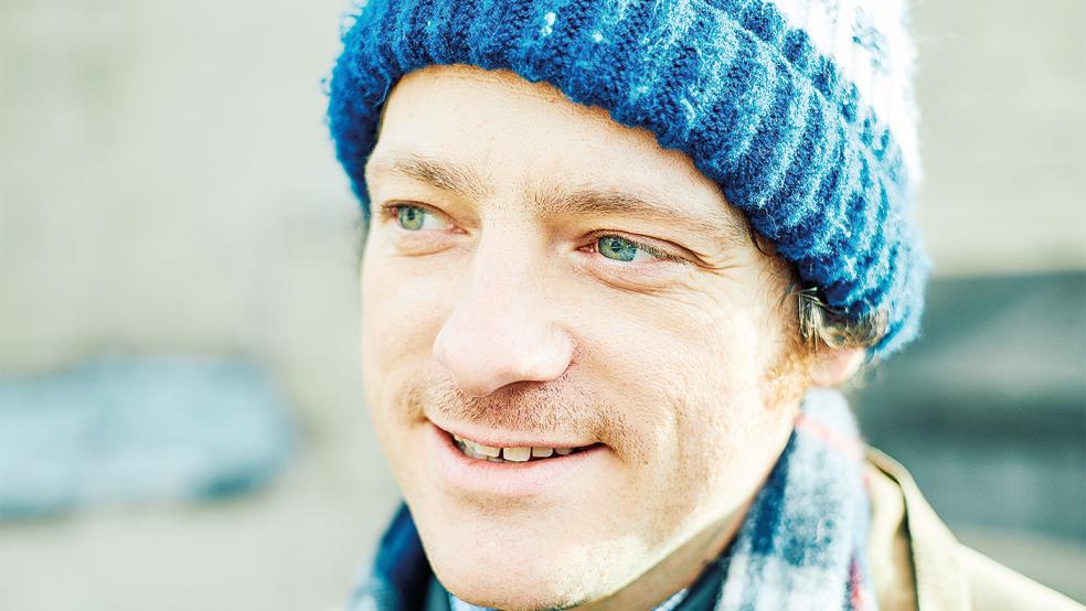 Kurt Tallert liest aus seinem Buch »Spur und Abweg«.  © Foto: privat