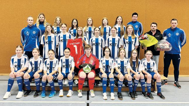 Neue Trikots für Möhlenwarfs C-Juniorinnen