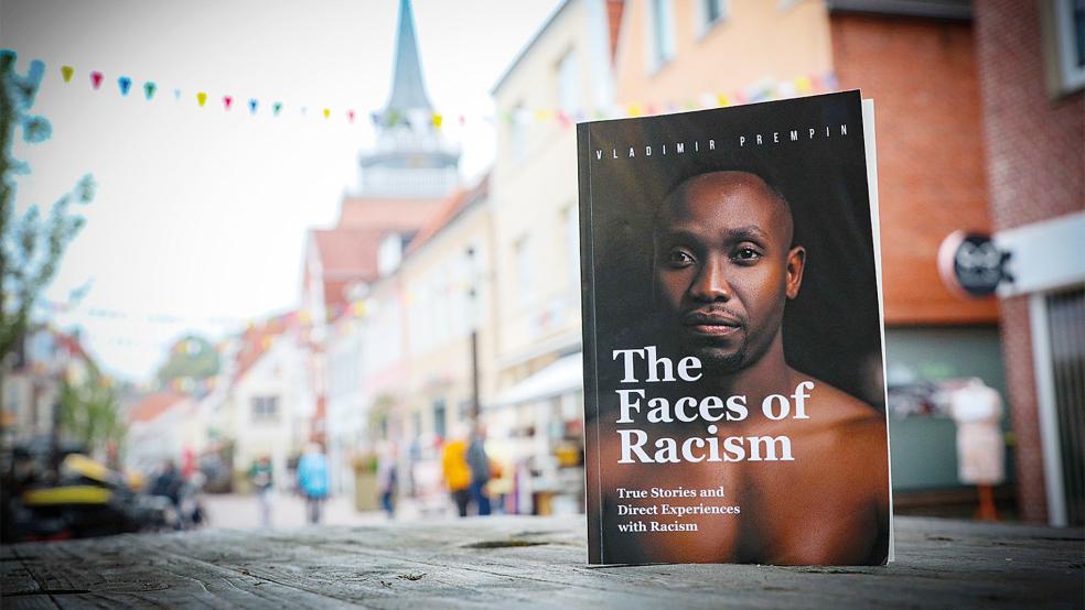 In seinem Buch »The Faces of Racism« verarbeitet Vladimir Prem­pin unter anderem seine Auricher Erlebnisse.  © Foto: Banik