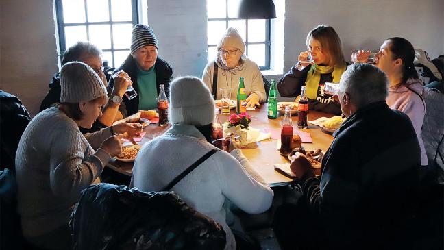 Verspätetes Weihnachtsessen sättigt 80 Bedürftige