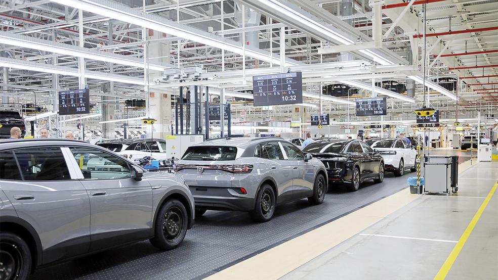 Im Emder VW-Werk werden nur noch Elektroautos gebaut - wie hier der ID 7.  © Foto: Banik
