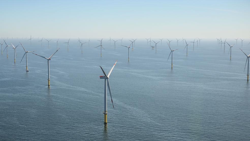 Nach "Riffgrund 2" (Archivbild) steht nun vor Borkum der größte deutsche Offshore-Park "Riffgrund 3" vor der Fertigstellung. © dpa