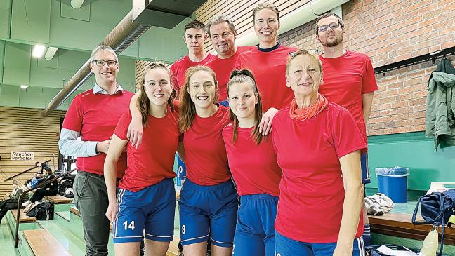 Viele Rheiderländer kicken für guten Zweck