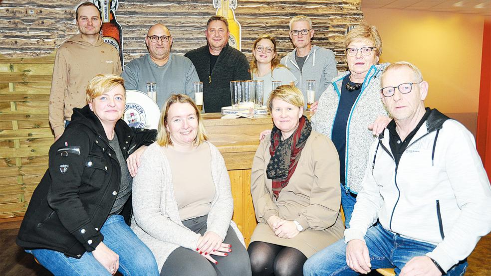 Die Darsteller proben derzeit fleißig für die anstehenden Aufführungen des neuen plattdeutschen Theaterstückes.  © Foto: Wolters