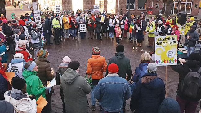»Omas gegen Rechts« rufen »Nie wieder ist jetzt!«