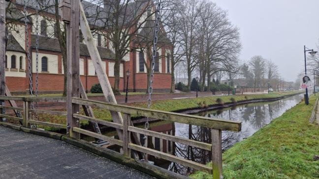 Mann wird leblos aus Kanal geborgen