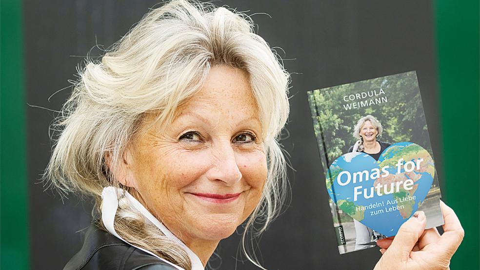 Cordula Weimann stellt ihr Buch in Leer vor.  © Foto: Schmidt