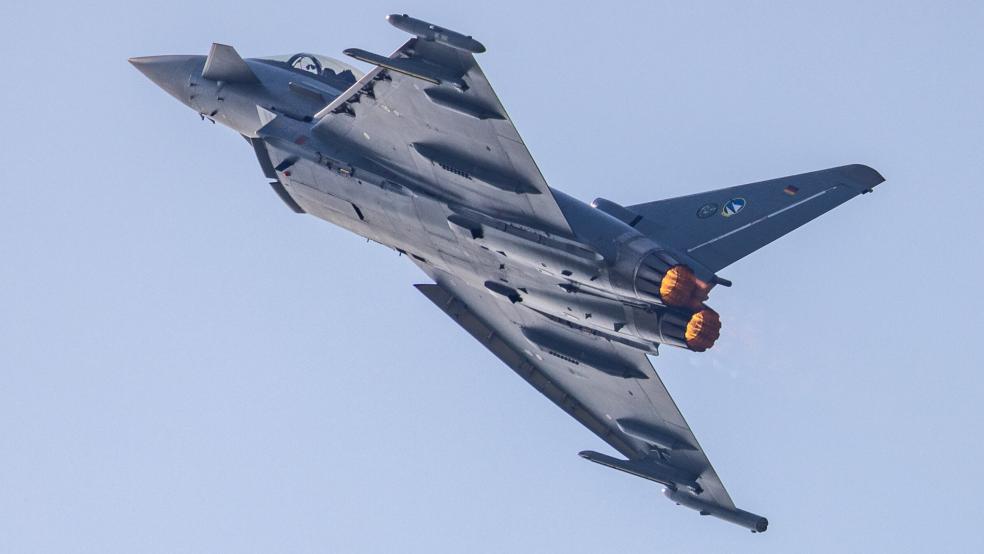 Ein solches Kampfflugzeug vom Typ Eurofighter war nach Angaben der Bundeswehr im Überschallbereich unterwegs. © Hammerschmidt (dpa/Symbolfoto)