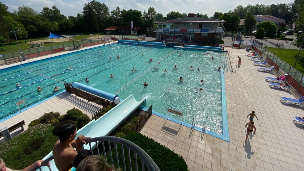 Im Nichtschwimmerbecken (rechts im Bild) ereignete sich der Badeunfall, der dank des Einsatzes eines Weeneraners ein gutes Ende nahm. © Kuper (Archivbild)