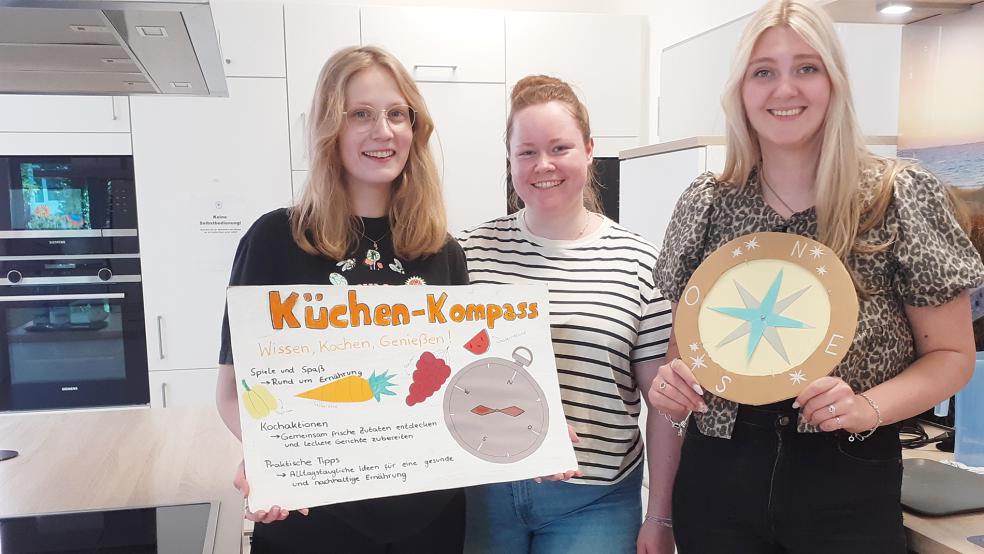 Insa Appeldorn (von links), Mareike Sostmeier und Nele Borowski wollen Kindern im Familienzentrum das Thema gesunde Ernährung näherbringen.  © Foto: Berents